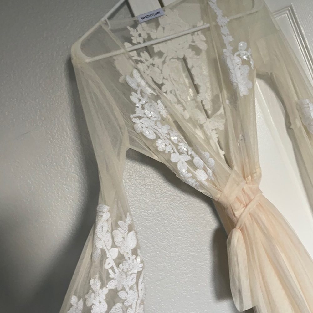 Beautiful sheer wrap, can be used for maternity wear or as a dress if you line
